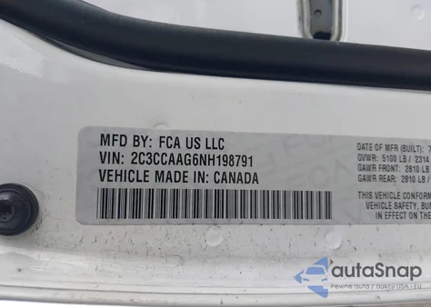 2022 Chrysler 300 Touring z USA, uszkodzony, nr VIN 2C3CCAAG6NH198791